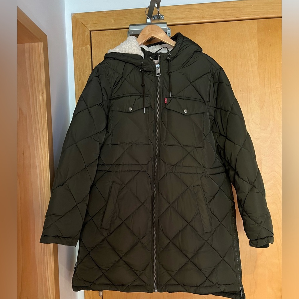 Levi’s Plus Size army green puffer jacket, size 1x